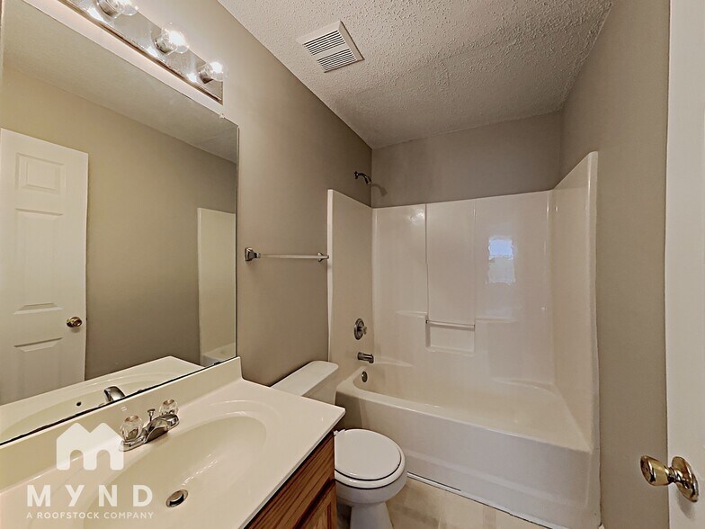 Building Photo - 10717 Glenluce Ave