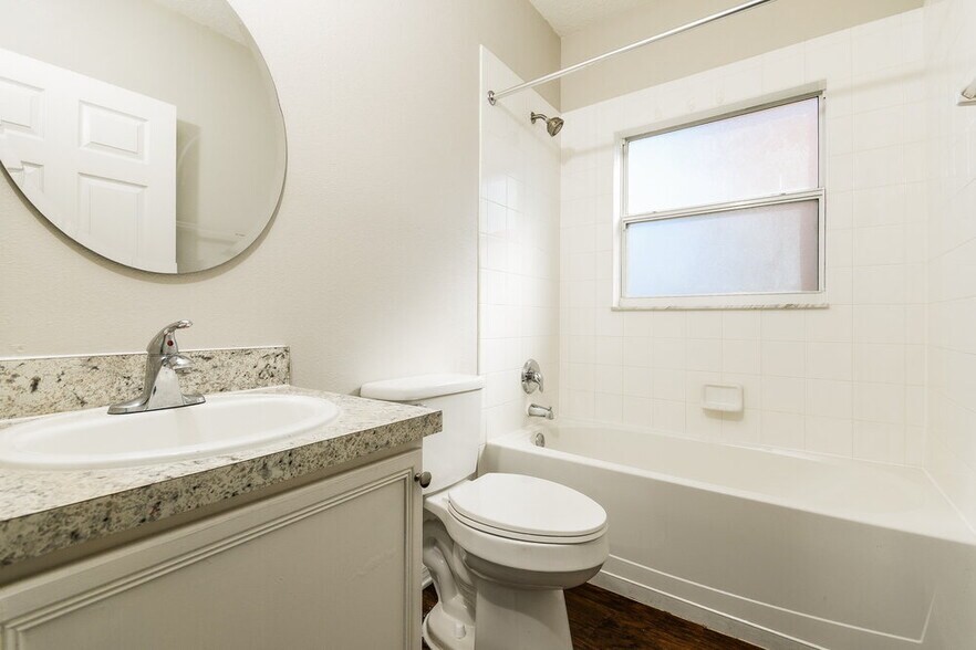 Building Photo - 536 Bromley Ct