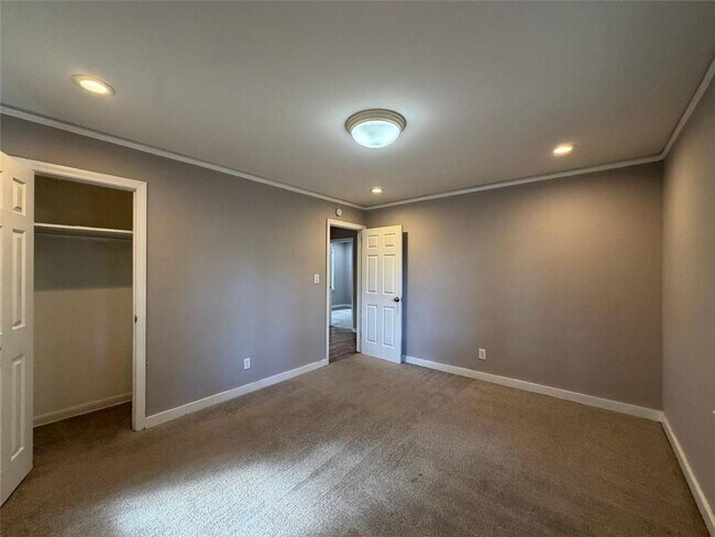 Building Photo - 109 Scarlett Dr