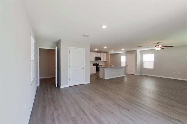 Building Photo - 8602 SW 43rd Ter