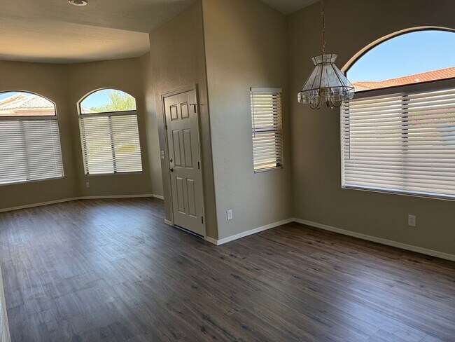 Building Photo - Oro Valley SFH in Gated Community