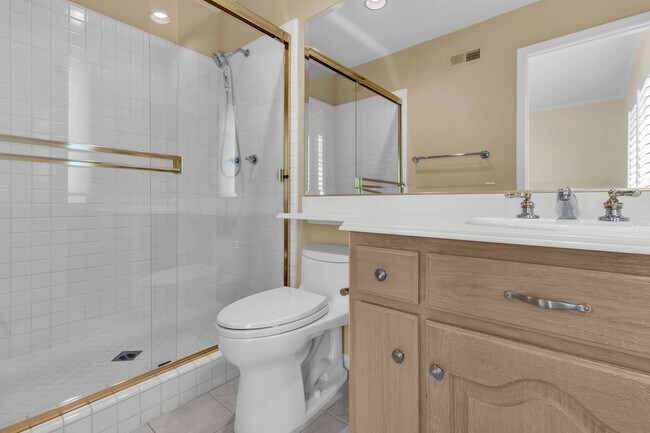 Building Photo - 12 Bergamo