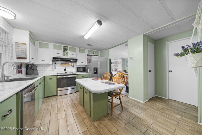 Building Photo - 345 Avocado Dr