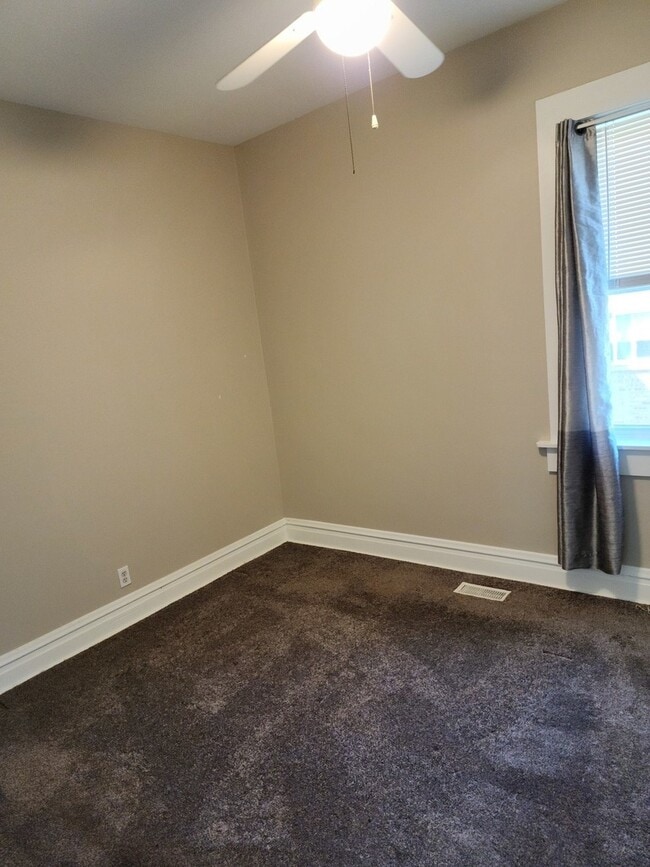 Building Photo - 5808 N Navarre Ave