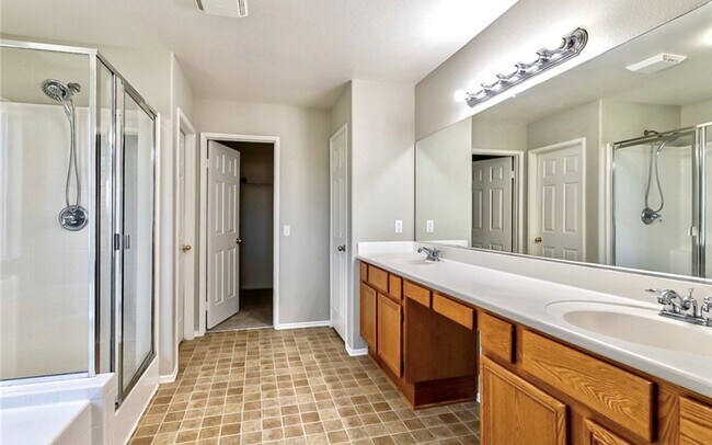 Building Photo - Beautiful 3 Bedroom Mapleton Home on a Residential Cul-De-Sac Street!