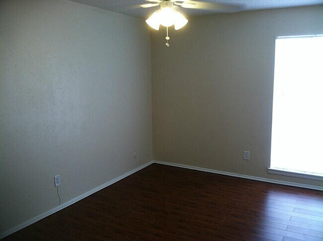 Building Photo - 1275 Witte Rd
