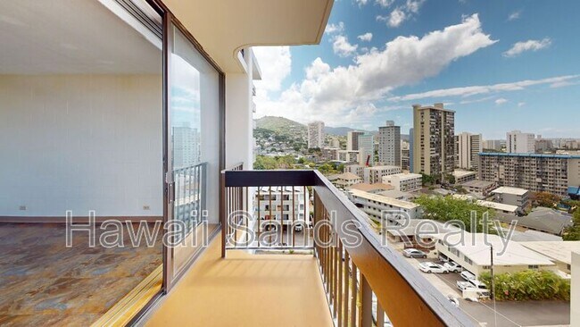 Building Photo - 1560 Thurston Ave