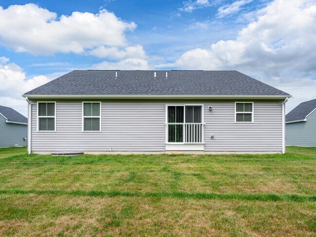 Building Photo - BeachTree Preserve Beauty | Finished Basement, Pool Access & Lawn Care Included