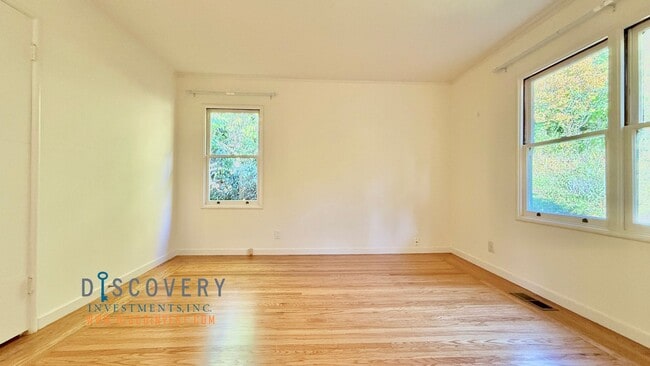 Building Photo - Mid-Century Montclair 3+ Bedroom with Filtered San Francisco Bay Views!
