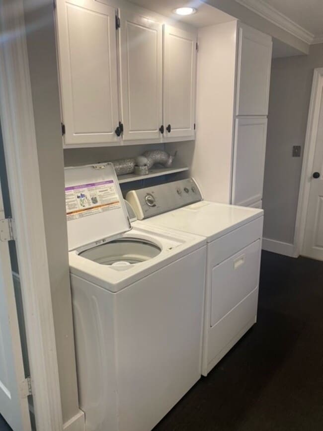 Building Photo - 2 bedroom/1 bath - Available Now