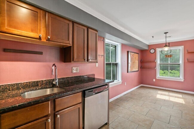 Building Photo - 677 Quinnipiac Ave