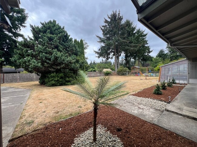 Building Photo - Updated 3BD Rambler w/ Exterior Amenities