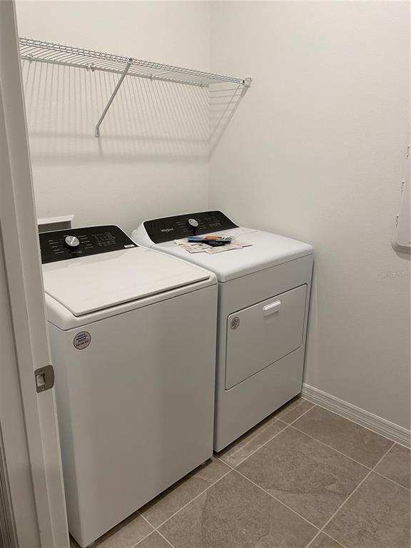 Building Photo - 2581 Royal Jasmine Ct