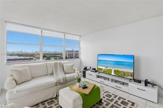 Building Photo - 1351 NE Miami Gardens Dr
