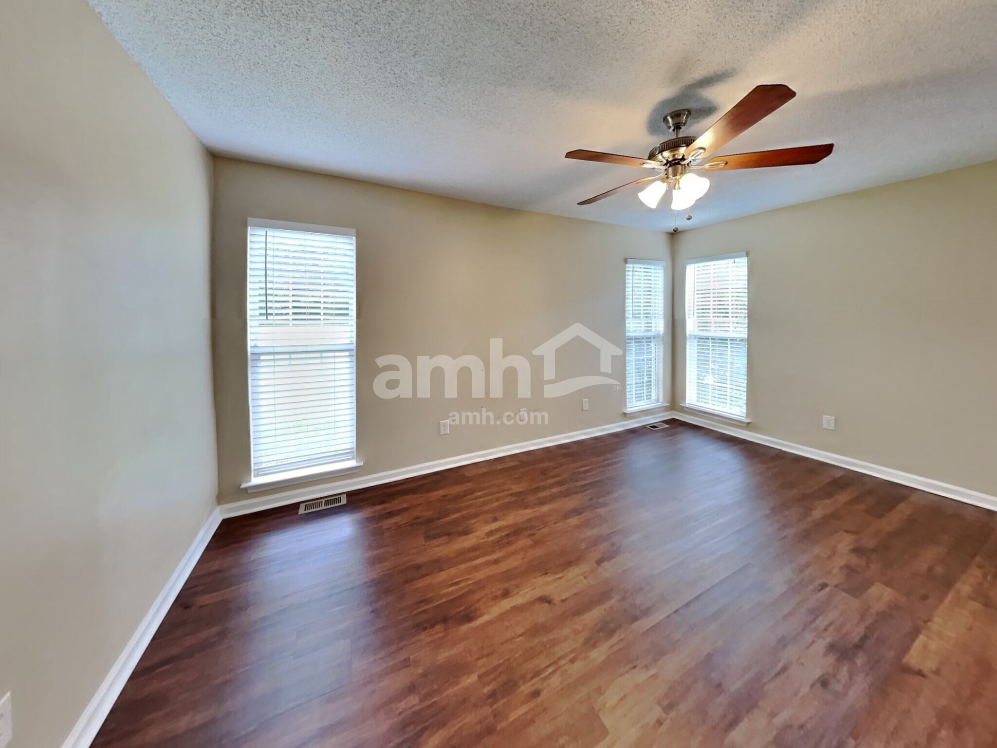 Building Photo - 140 Tennyson Ct