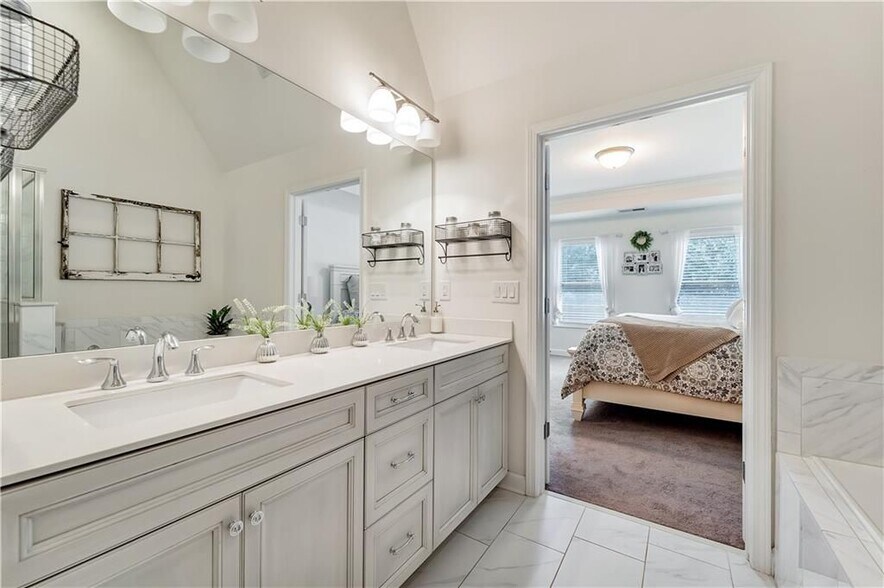 Building Photo - 7940 Willoughby Ct