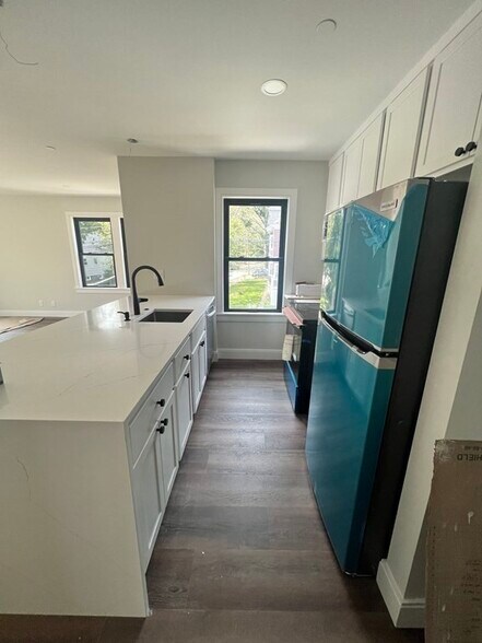 Building Photo - 25 Atkins St