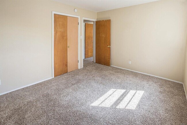 Building Photo - 1422 Flamingo Ln