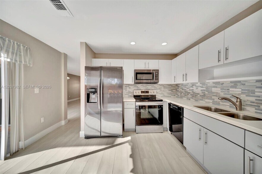 Building Photo - 3773 SW 153rd Ct