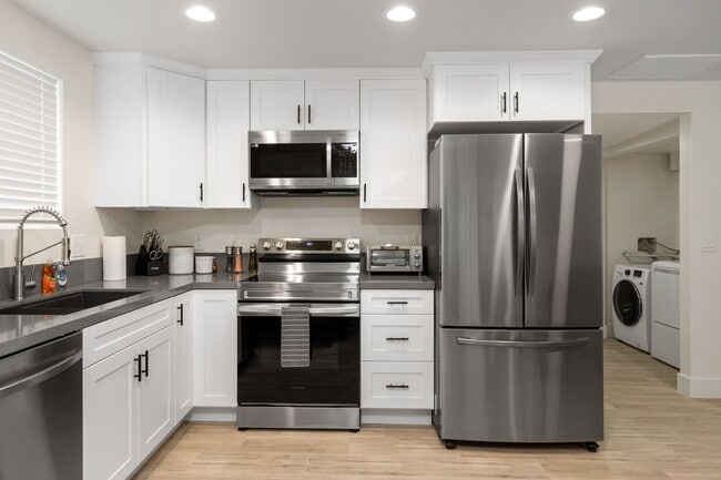 Building Photo - Beachside 3BR Home | Remodeled | AC | Garage Parking | Walk to Boardwalk