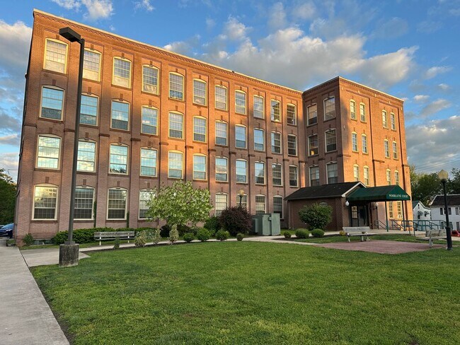 Primary Photo - 149 Wilson St