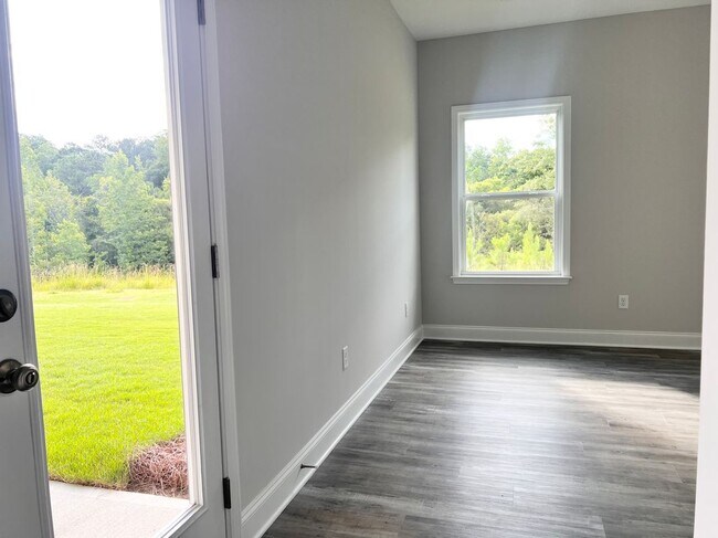 Building Photo - 8024 English Ivy Ct