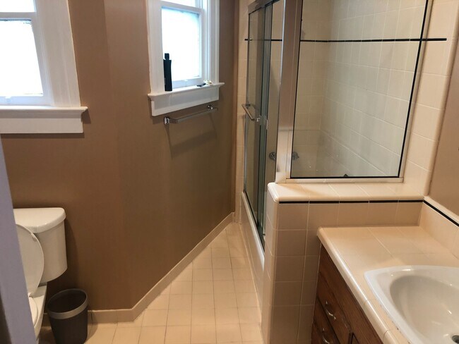 Building Photo - OPEN HOUSE WEDS 4/29 Spacious Cow Hollow 3 bedroom Condo w/remodeled kitchen, hardwood floors and...