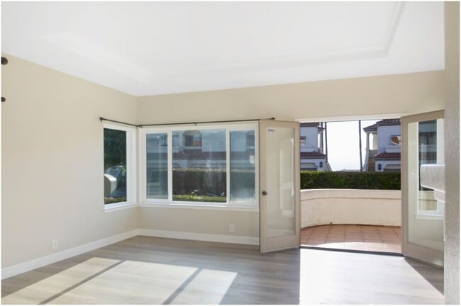 Building Photo - Tennis Villas 2 Bedroom Condo!