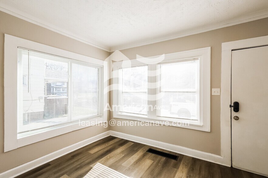 Building Photo - 644 E 34th St