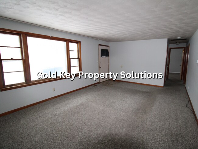 Building Photo - 3 Bedroom 1 Bath Brick Ranch Home w/ Fenced Backyard (SECTION 8 APPROVED)