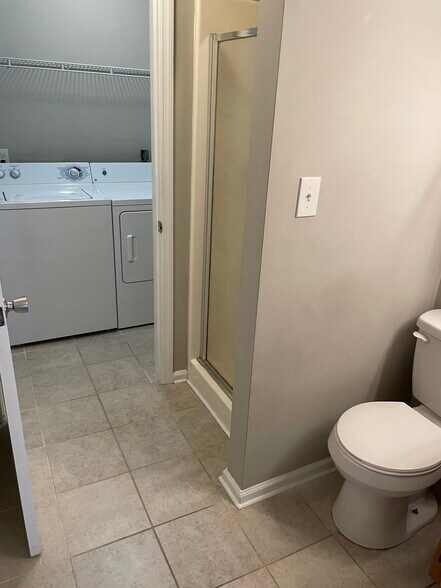 Building Photo - 1046 Blinken St