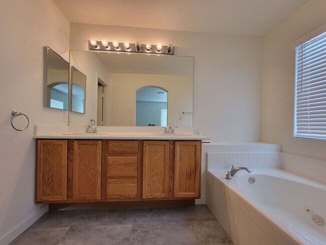 Building Photo - Stunning 3 Bedroom Rental - In Nevada Trails