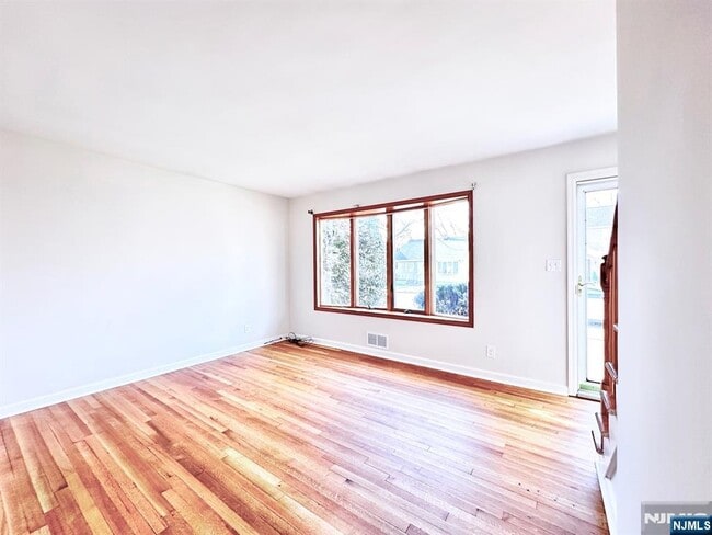 Building Photo - 48 Center