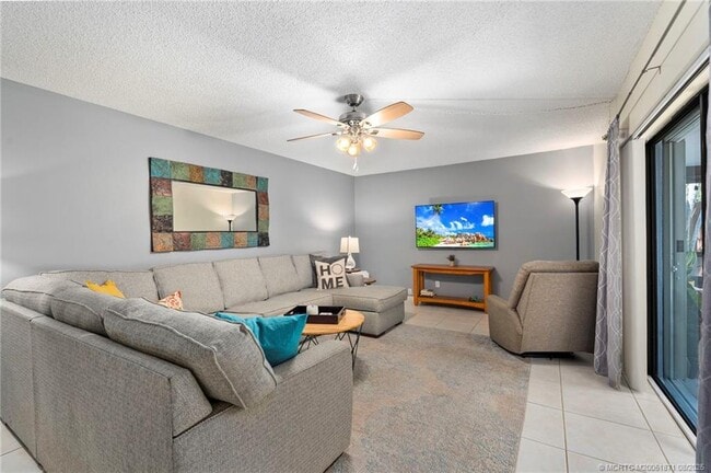 Building Photo - 5616 SE Riverboat Dr