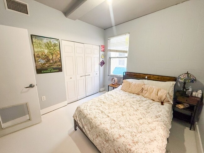 Building Photo - Lofts Oasis #117