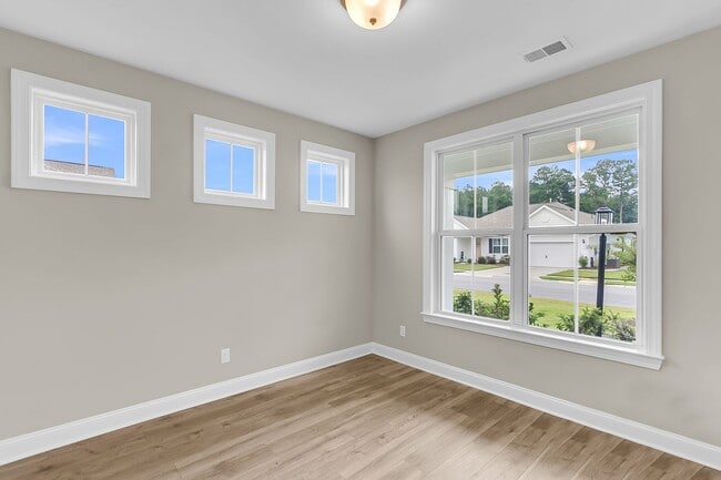 Building Photo - 687 Black Pine Rd