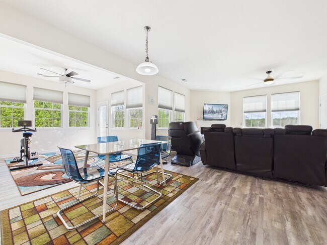 Building Photo - 1379 Corey Cabin Ct