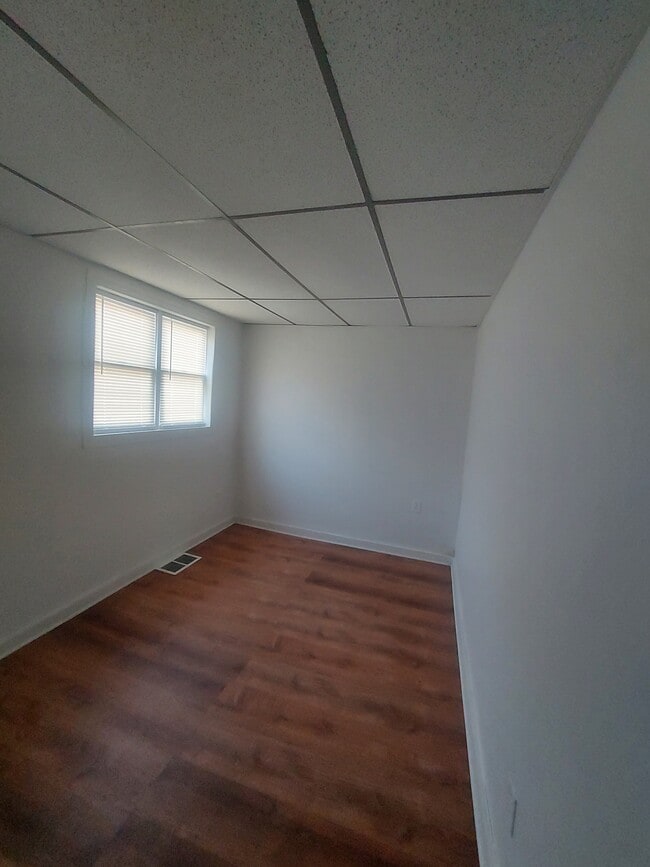 Building Photo - 123 Oak St
