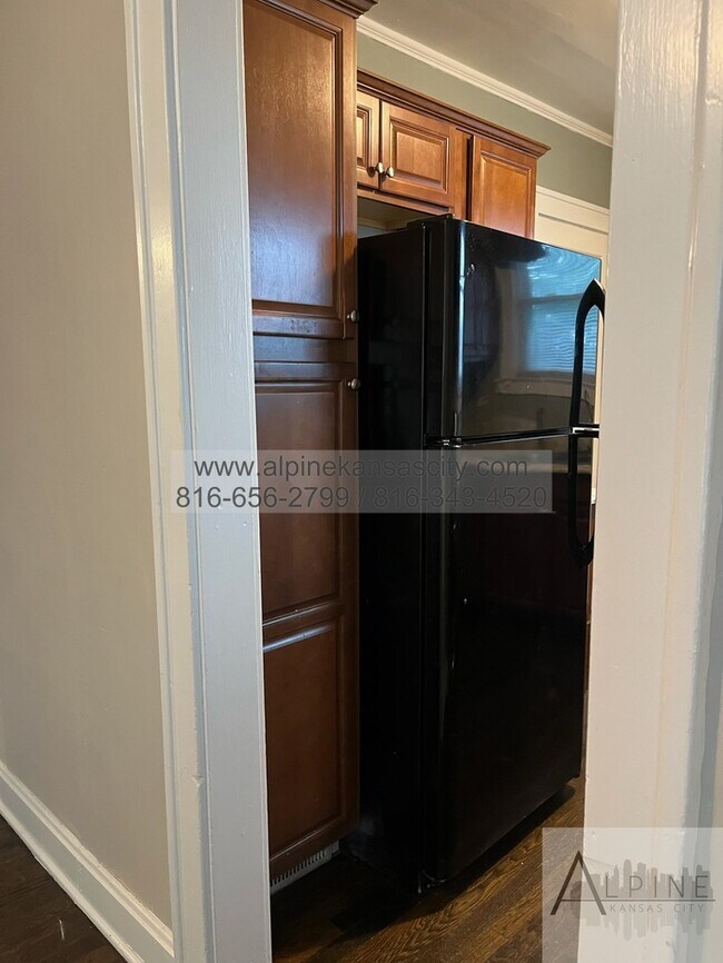 Building Photo - Updated Bungalow, Vouchers OK