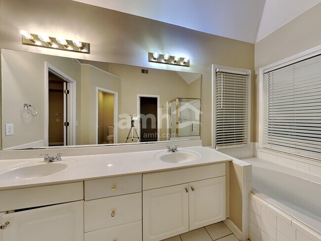 Building Photo - 3178 Vickery Dr NE