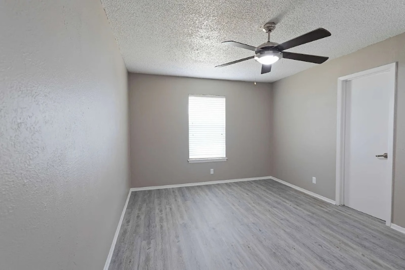 Building Photo - 531 Bedford Rd