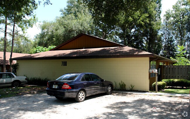 Building Photo - 704-732 Angelina Ln