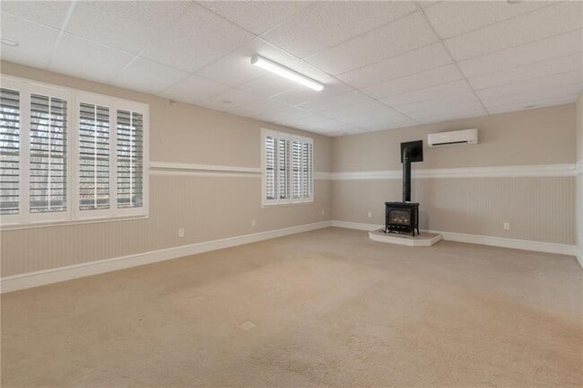Building Photo - 180 Forest Glen Dr