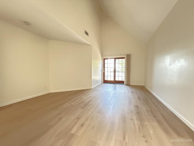 Building Photo - 606 Bridgeport Ln