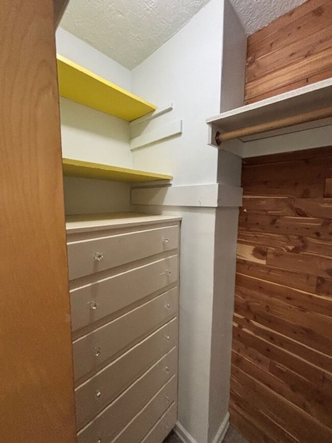 Building Photo - 2 Bedroom 1 Bath Apt in Newberg