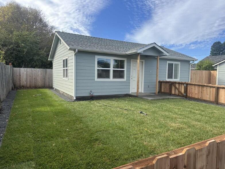 Building Photo - 3911 E St