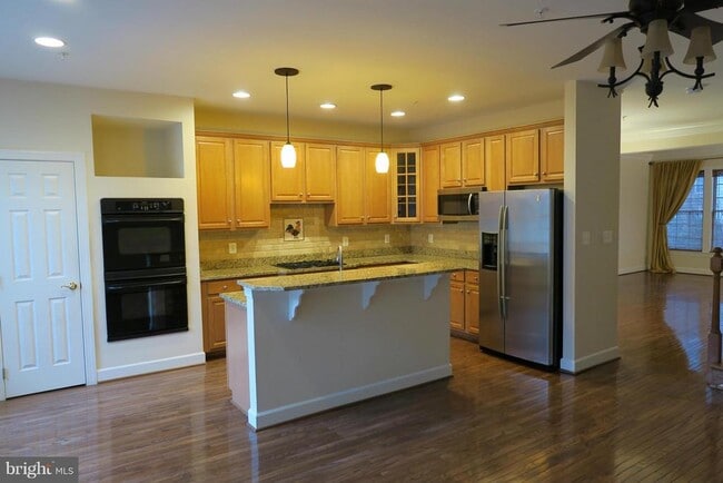 Building Photo - 725 Ridgemont Ave