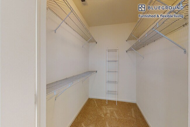 Building Photo - 1700 E 5th St