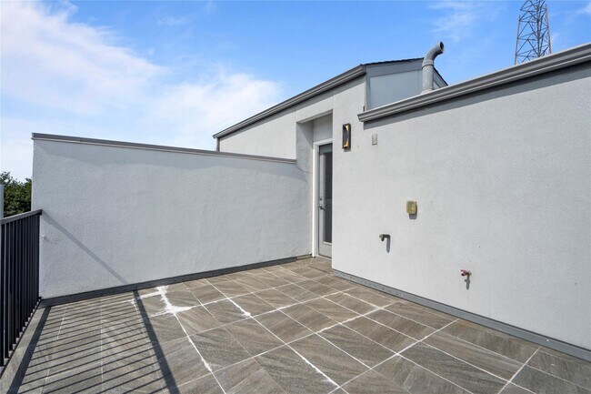 Building Photo - 8409 Hempstead Rd