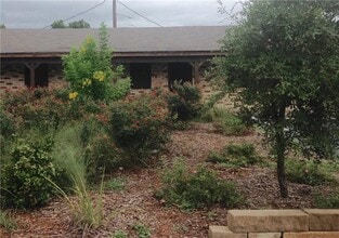 Building Photo - 908 Emile St